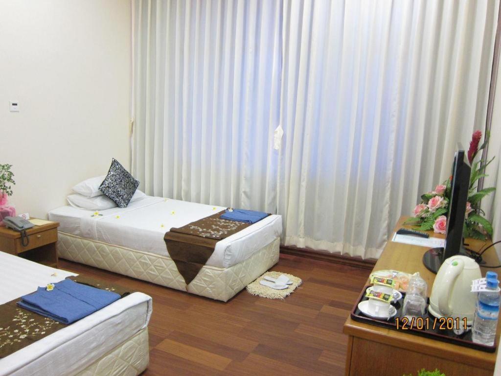 Myat Taw Win Hotel Naypyidaw Extérieur photo