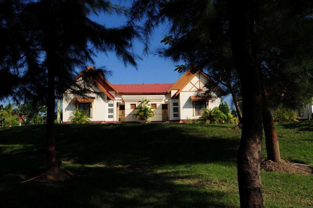 Myat Taw Win Hotel Naypyidaw Extérieur photo