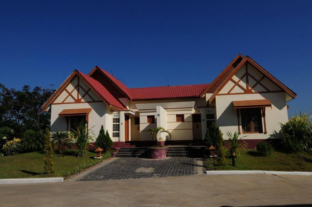 Myat Taw Win Hotel Naypyidaw Extérieur photo