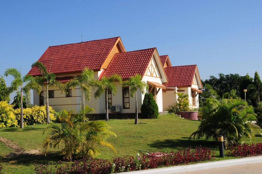 Myat Taw Win Hotel Naypyidaw Extérieur photo