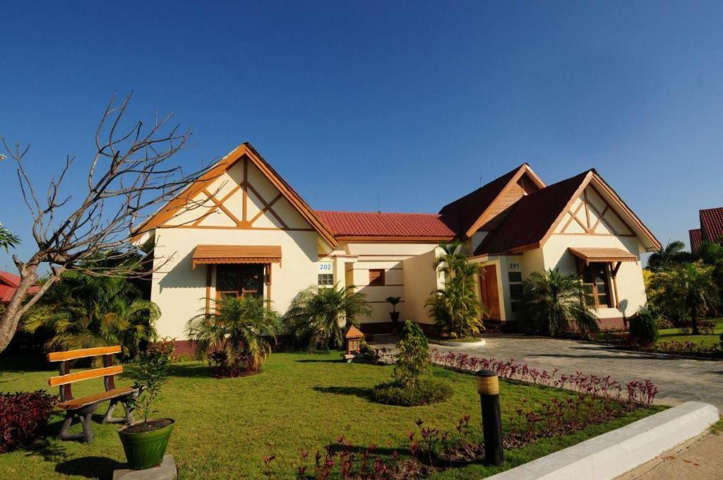 Myat Taw Win Hotel Naypyidaw Extérieur photo