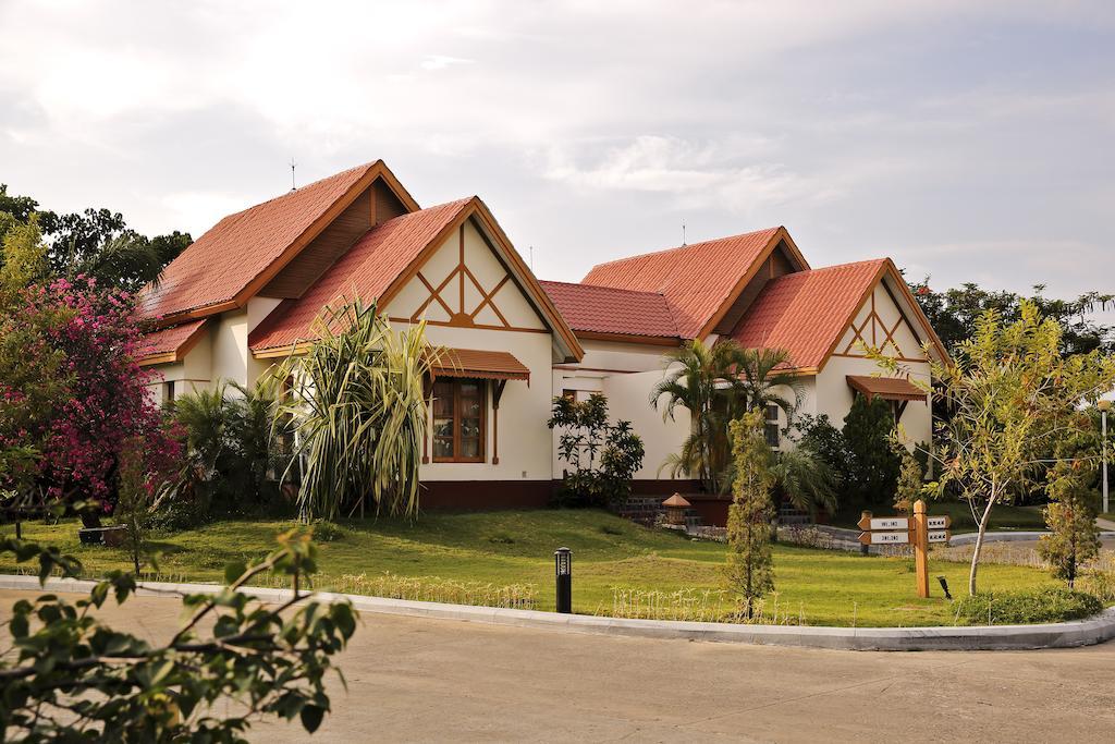 Myat Taw Win Hotel Naypyidaw Chambre photo