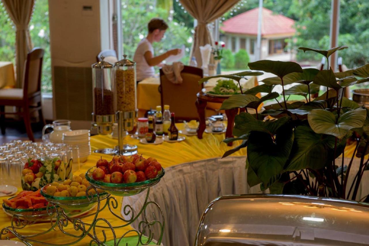 Myat Taw Win Hotel Naypyidaw Extérieur photo