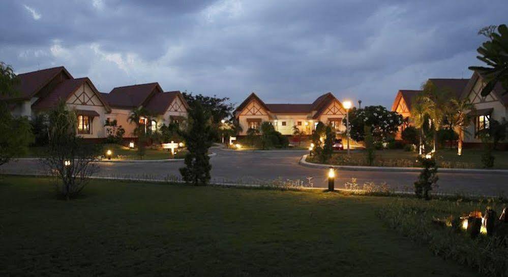 Myat Taw Win Hotel Naypyidaw Extérieur photo